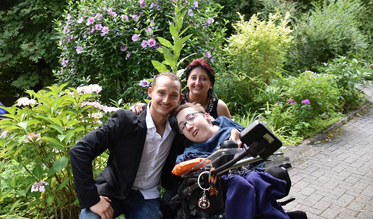 André, Andreas und Silke Huber im Garten